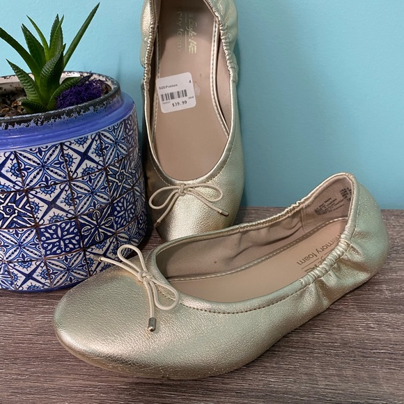 *SOLD* Gold American Eagle Ballet Flats - Size 4 - Picture 1 of 4